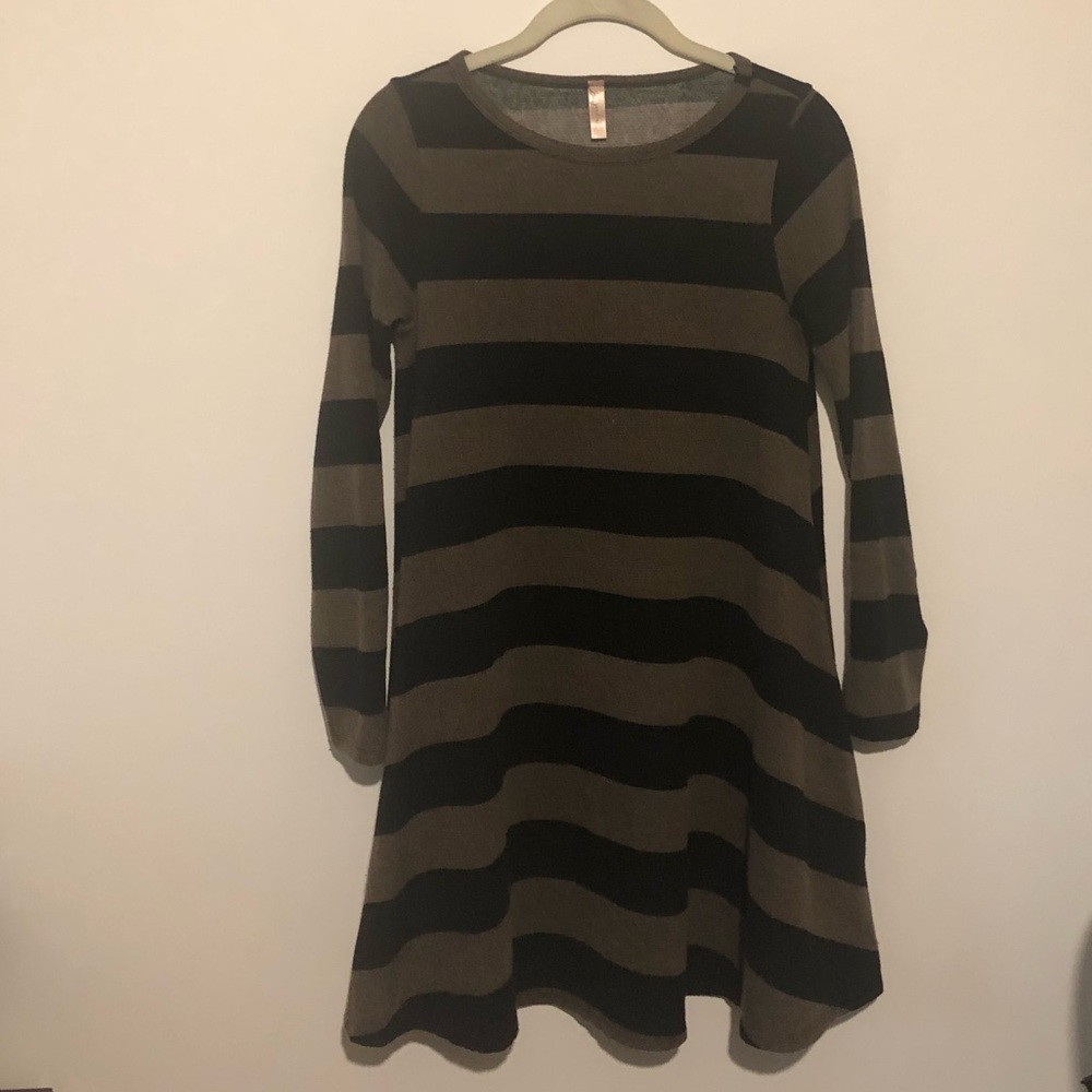 Black and brown striped dress with pockets - Picture 2 of 9